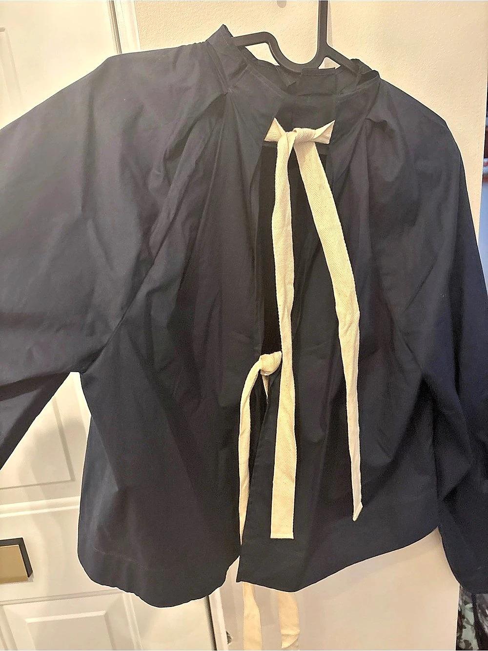 Banana Republic Navy Tie Neck Blouse Size Small Like New